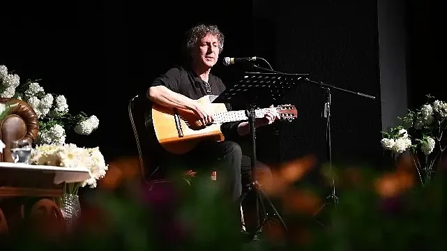 Salihli’de şiire açılan pencere yeniden aralandı. Salihli Şiir İkindileri 11 yıl aradan sonra 51. kez düzenlendi.