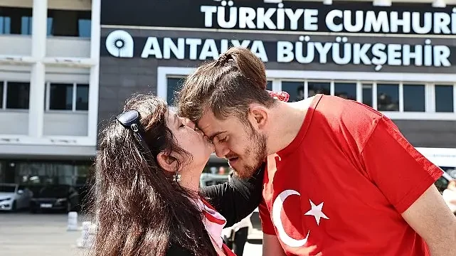 Temsili askerlik yapacak engelli bireylere davullu-zurnalı uğurlama