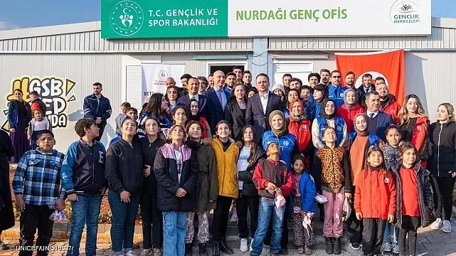 UNICEF ve Netflix güç birliğiyle kurulan GENÇ ALAN,   deprem bölgesindeki gençlere umut olmaya devam ediyor