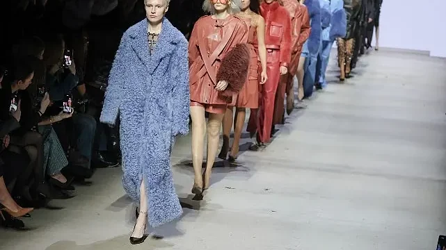 Ünlü modacı Emre Erdemoğlu ilk kadın koleksiyonu “Barlas” ile Bakü Fashion Week’te Sahne Alıyor