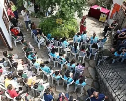 Yazar Karamuti Misi Yazıevi’nde öğrencilerle söyleşi yaptı