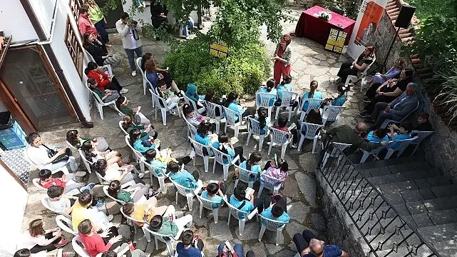 Yazar Karamuti Misi Yazıevi’nde öğrencilerle söyleşi yaptı