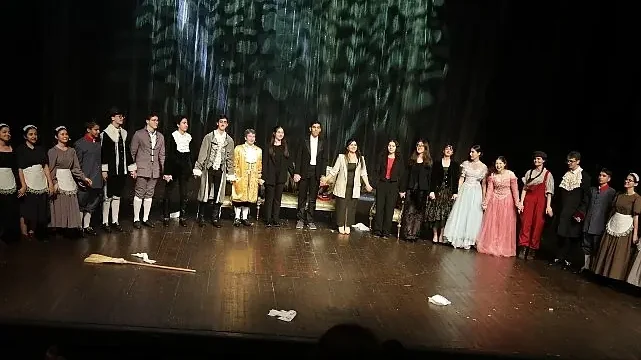 12. Liseler Arası Tiyatro Buluşması 32 Lisenin Katılımı ve Seyircinin Yoğun İlgisiyle Karşılandı