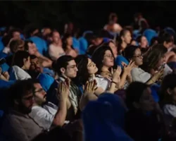 Açık havada sinema keyfi başladı