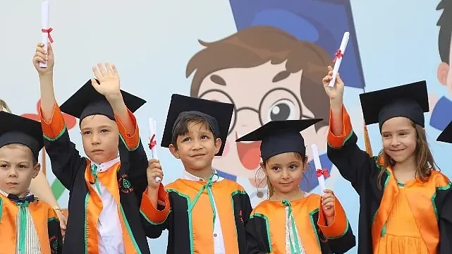 Ahlatlıbel’de Çankayalı Çocukların Mezuniyet Sevinci