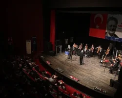 Aydın Büyükşehir Belediyesi, ‘Memleket Şairi’ Nâzım Hikmet’i konser ile andı