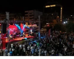 Başkan Çerçioğlu Vatandaşları Kuşadası’nın Eşsiz Mavisinin Eşliğinde Sanatın Ritmiyle Buluşturdu
