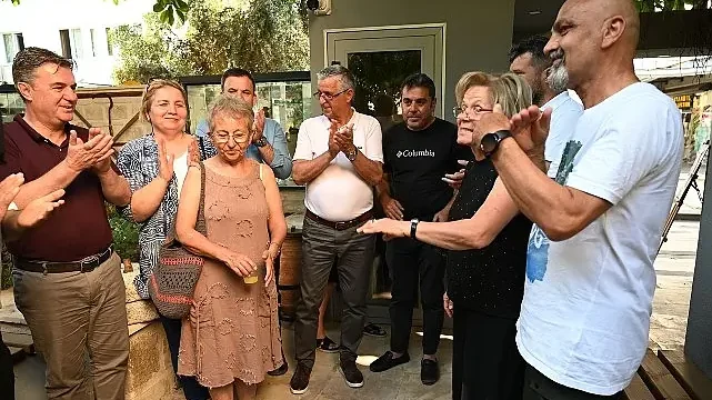 Başkan Topaloğlu resim ve baskı sergisine katıldı