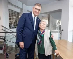 Başkan Tugay’dan bayram öncesi huzurevi ve hastane ziyareti