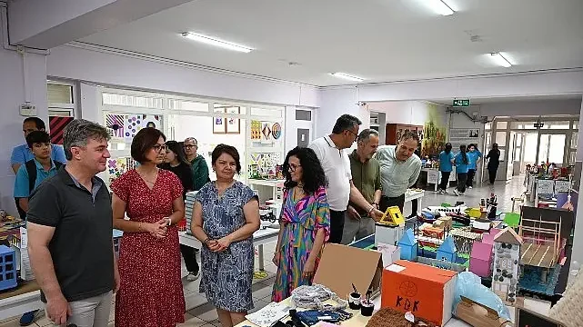 Başkan Vekili Çelik yıl sonu sergisine katıldı