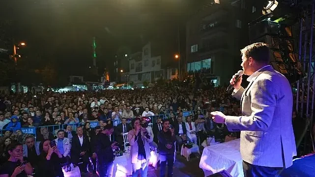 Başkan Zeyrek Alaşehir Uluderbent’te Kiraz Festivali Coşkusuna Ortak Oldu
