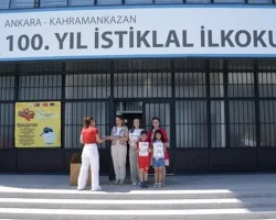 Başkan’dan Miniklere İlçeyi Tanıtan Karne Hediyesi