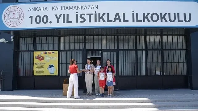 Başkan’dan Miniklere İlçeyi Tanıtan Karne Hediyesi