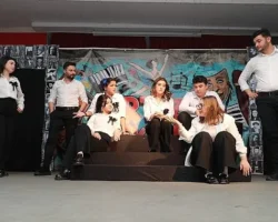 Burhaniye’de Tiyatro Rüzgârı Esti