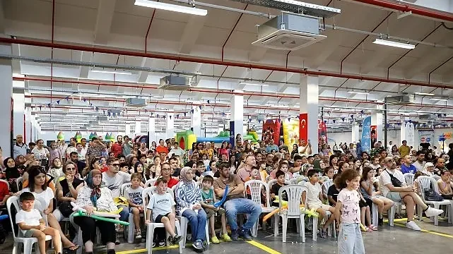 Çocuklara Başkan Çerçioğlu’ndan Tatil Hediyesi: Karne Şenliği Coşkuyla Tamamlandı