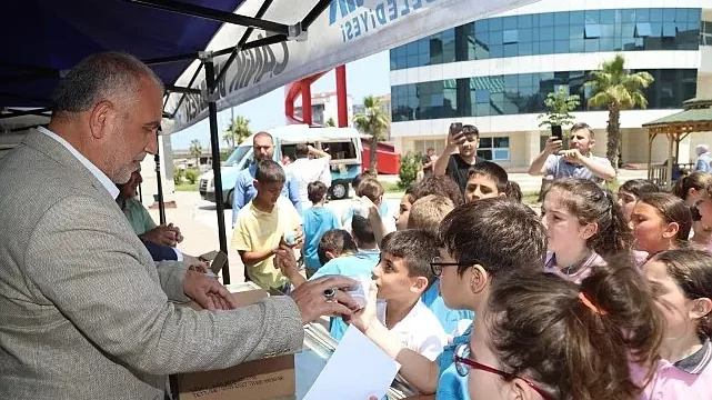 Çocuklardan Başkan İbrahim Sandıkçı’ya Sevgi Seli