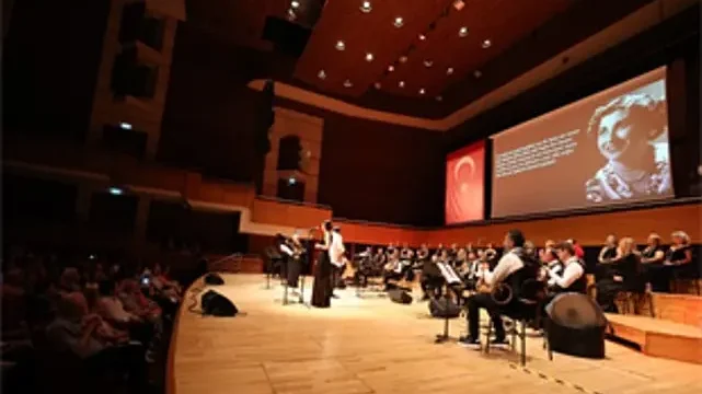 “Cumhuriyetin Divası” Müzeyyen Senar konserle anıldı