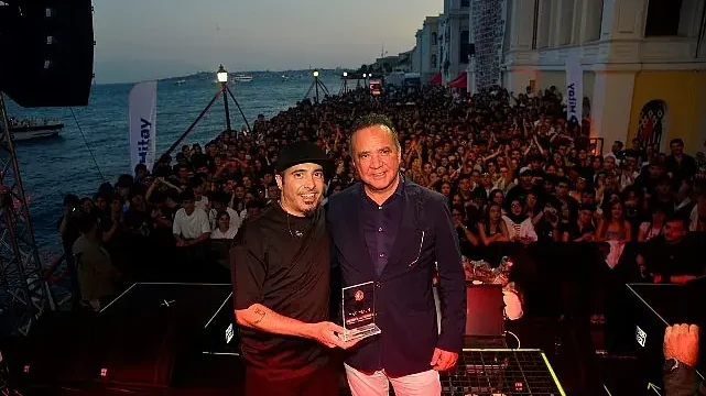 Emin Hitay’dan lise mezuniyetinin 50. yılında   öğrencilere konser armağanı