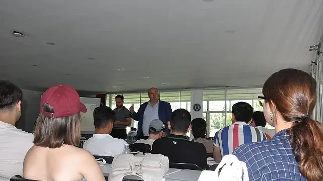 EÜ’de “Sürdürülebilir Yarınlar İçin Yenilenebilir Enerji Buluşması” yapıldı