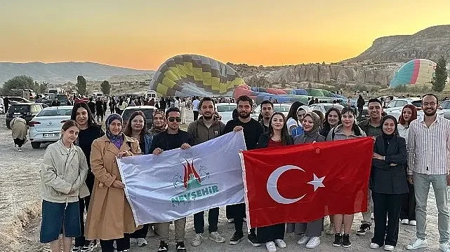 Finallerin Bitimiyle Üniversite Öğrencilerine Balon Seyri Etkinliği