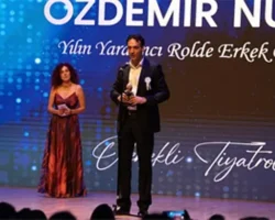 İzmir Şehir Tiyatroları’na anlamlı ödül
