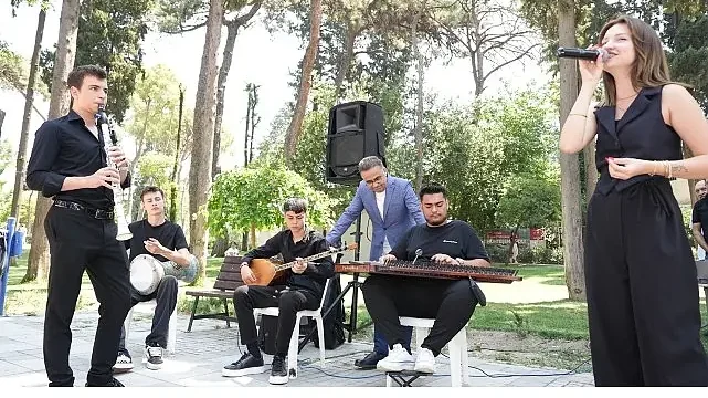 İzmir’de Kitap Coşkusu: Küçük Eller Sahneye Çıktı