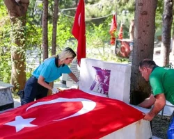 Kadifekale Şehitliği’nde saygı ve vefa mesaisi