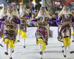 Karabağlar’da 19 Mayıs coşkusu halk oyunlarıyla taçlandı