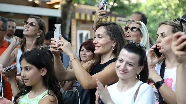 kuğulu park kültürleri buluşturdu