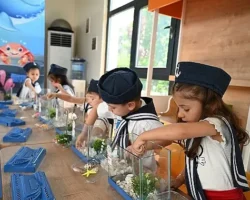 Minikler deniz canlılarını keşfetti