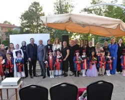 Miniklerin Mezuniyet Sevinci