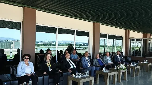 Nilüfer Belediye Başkanlığı Koşusu’nun galibi “Taşan”