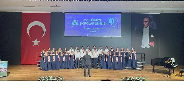 Nilüfer Gençlik Korosu başkentten ödülle döndü
