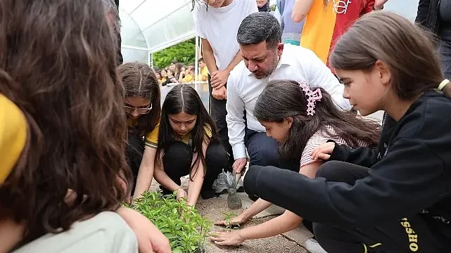 Okul Bahçesine Kurulan Sera’da 250 Fide Dikimi Yapıldı