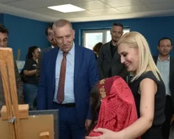 Özel bireyler yaptıklarıyla anılmak istiyor