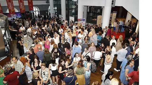 Paneller, Söyleşiler, Alkışlar: Frankfurt’ta Sinema Bir Araya Getiriyor