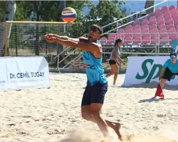 Plaj voleybolunun kalbi İzmir’de attı