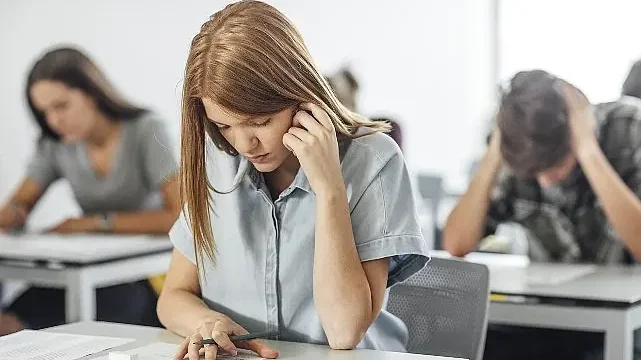 Sınav Stresi Görme Problemine Neden Oluyor