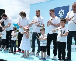 Uçurtmalar gökyüzünü, sevgi yürekleri sardı