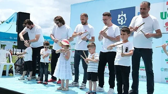 Uçurtmalar gökyüzünü, sevgi yürekleri sardı