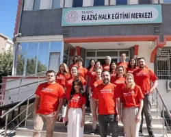 Vodafone gönüllüleri, Elazığ’da iyiliğin yanında durdu