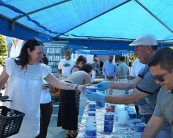 Antalya Büyükşehir Belediyesi geleneksel aşure ikramlarına başladı