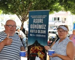 Antalya Büyükşehir Belediyesi’nin geleneksel aşure ikramları devam ediyor