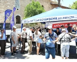 Aydın Büyükşehir Belediyesi’nden Vatandaşlara Aşure İkramı
