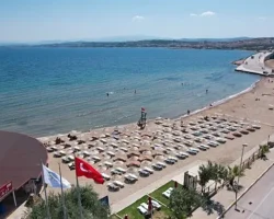 Ayvalık’ta Yaz Kitapla Güzel: “Kitap Plajda!” Projesi Belediye Plajlarında Başlıyor