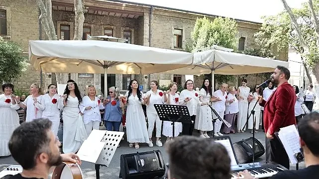Bağcılar Belediyesi Türk Halk Müziği Korosu’ndan Darülaceze’de Anlamlı Konser