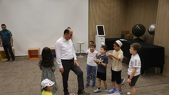 Başkan Altay, Konya Bilim Merkezi’nin Yaz Bilim Kamplarına Katılan Çocuklarla Buluştu