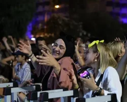 Başkan Çerçioğlu’ndan Kuşadası’nda Müzik Dolu Gece