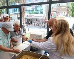 Başkan Ovalıoğlu Dev Kazanda Aşure Kaynattı