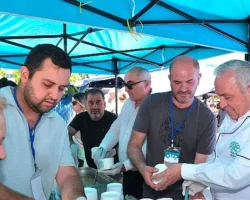 Başkan Şadi Özdemir’den aşure ikramı